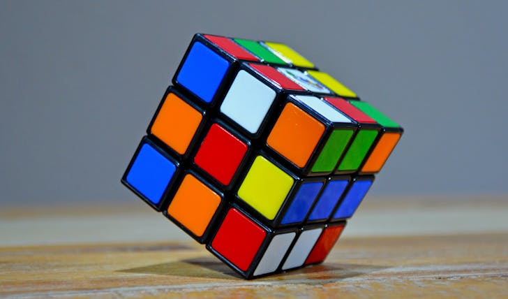 How to dismantle a Rubik's cube? A step-by-step guide.