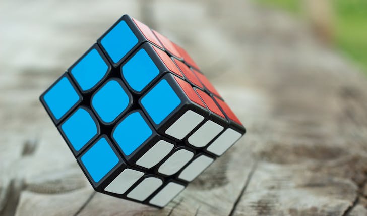 How to dismantle a Rubik's cube? A step-by-step guide.